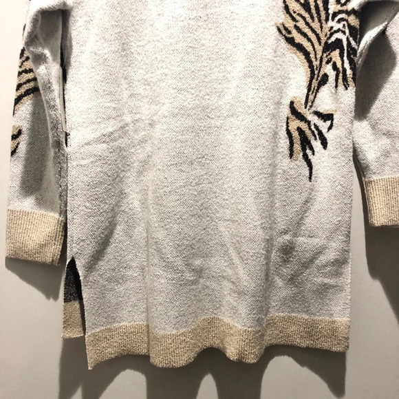 New Chico's Tiger Animal Print Face Sweater Neutral v-neck lagenlook long sleeve - Picture 11 of 12